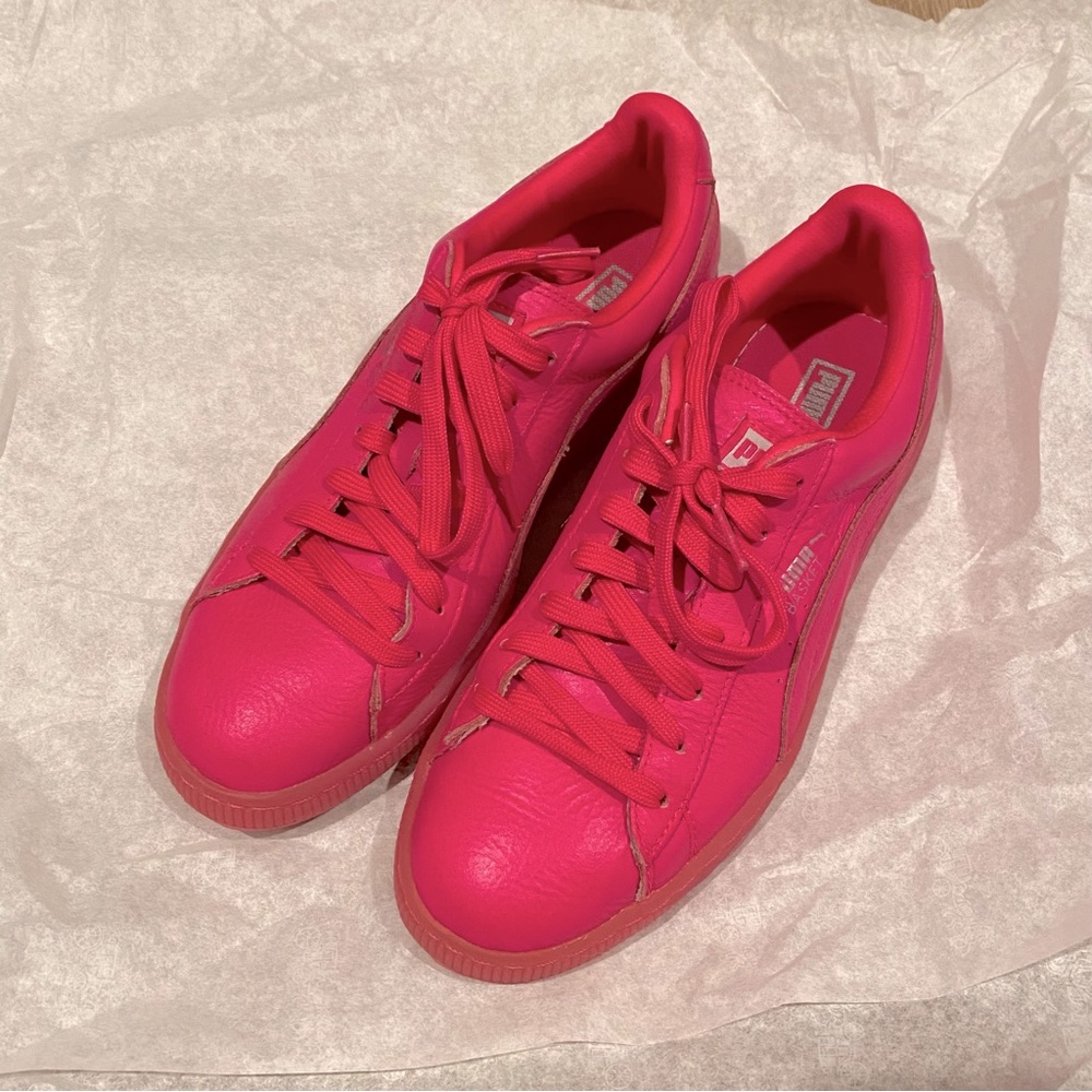 New Puma magenta basketball sneakers